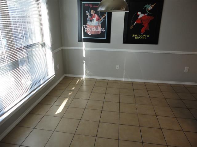 Building Photo - 2205 Wimbledon Dr
