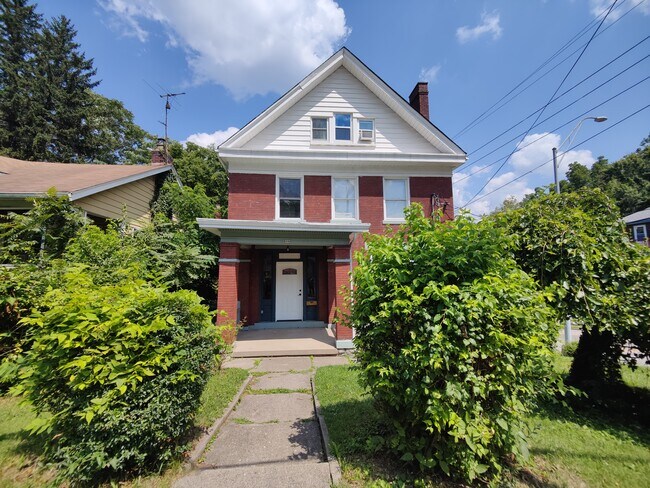 Building Photo - 2000 Ryan Ave