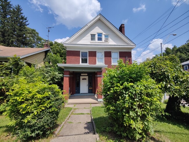 Building Photo - 2000 Ryan Ave