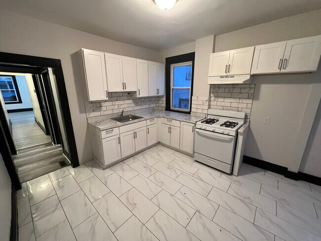 Building Photo - 55 Sunnyside Ter