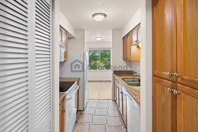 Building Photo - 12525 NE 145th Pl