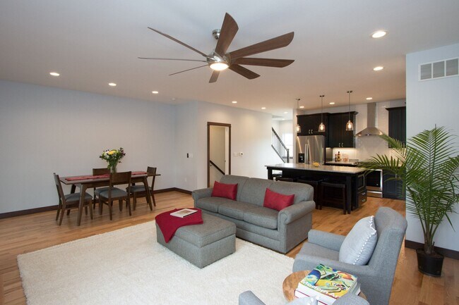 Foto del edificio - 1120 Ivy Ln