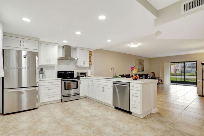 Foto del edificio - 4940 E Sabal Palm Blvd