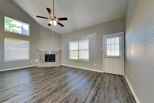 Building Photo - 22723 W Waterlake
