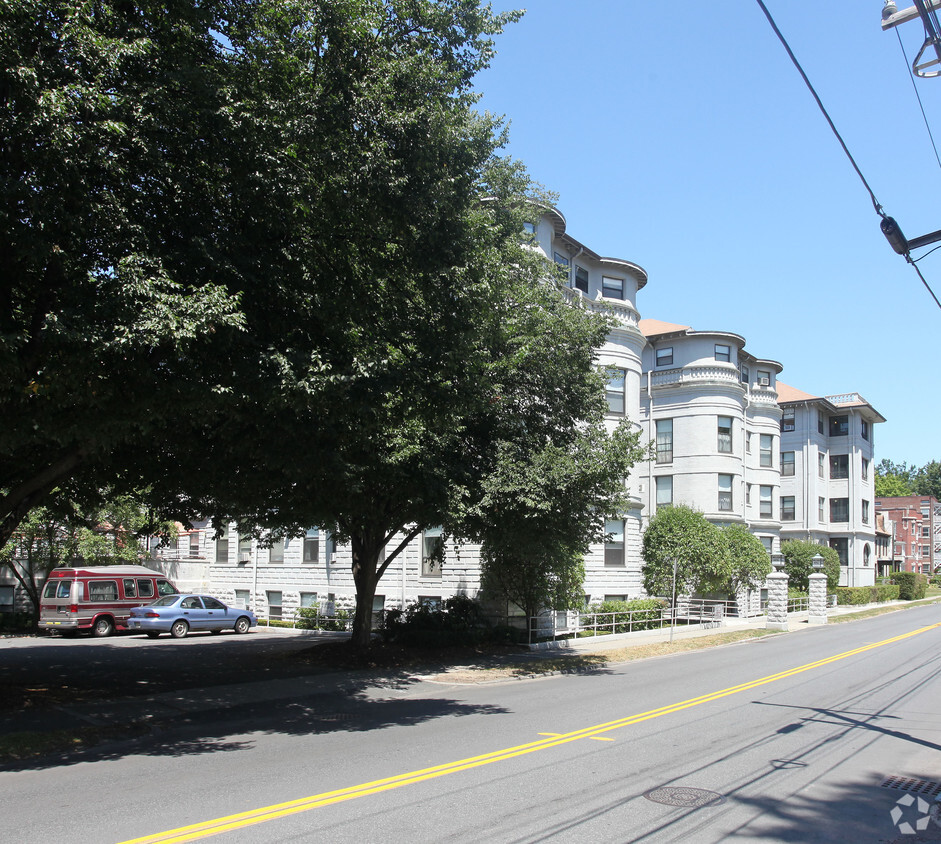 Building Photo - Weldon Associates Apartment