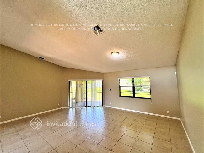 Foto del edificio - 1944 Lynton Cir