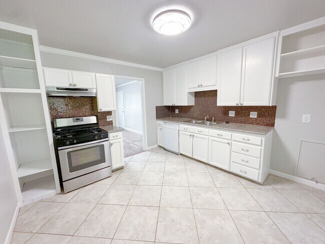 Foto del edificio - Must see this great 2 bed, 1 bath home in ...