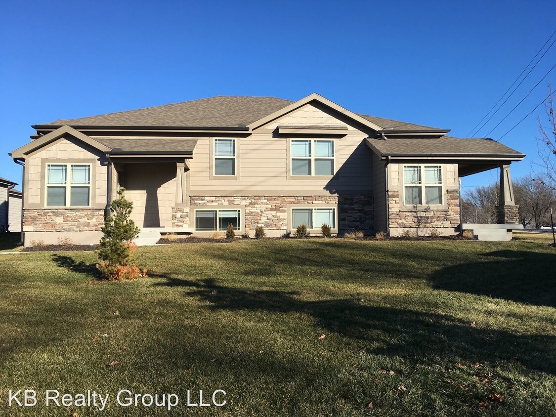 Foto principal - 3 br, 3 bath House - 506 SE Maple Dr
