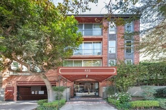 Building Photo - 532 N Rossmore Ave