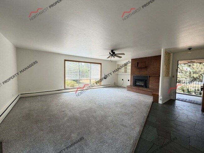 Foto del edificio - STATUS: AVAILABLE | R138B | $2195 + $100 flat rate for W/S