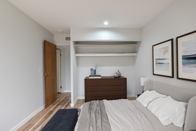 Foto del edificio - 1265 S Maple Rd
