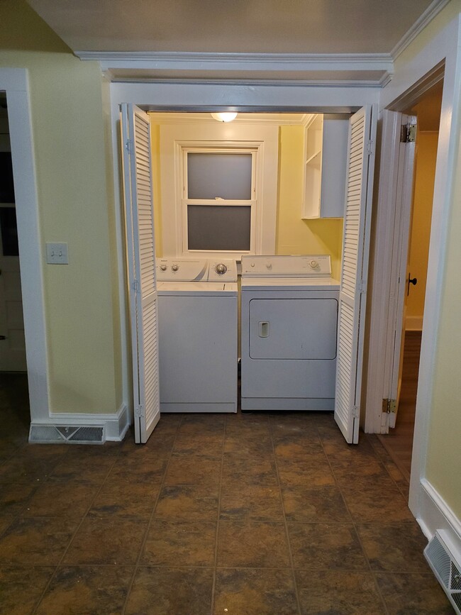 Washer/Dryer included - 302 N East Ave