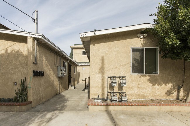 Building Photo - 621 E 22nd St