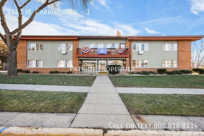 Foto del edificio - 2 bedroom/ 1 bath apartment in Whitwater, WI