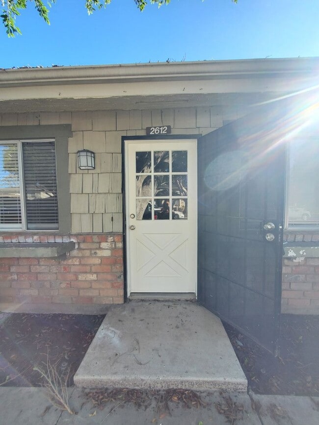 Foto del edificio - Charming Two Bedroom Manor Condo