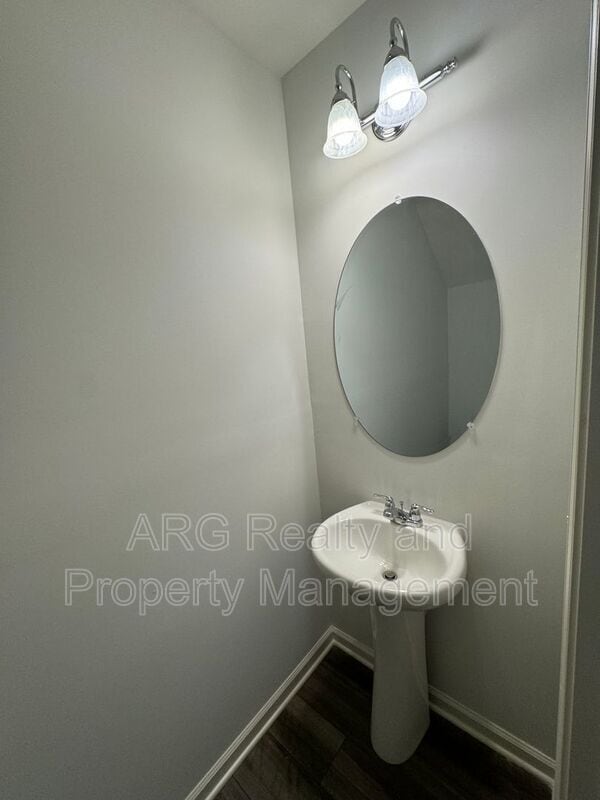 Building Photo - 144 Swindon Dr