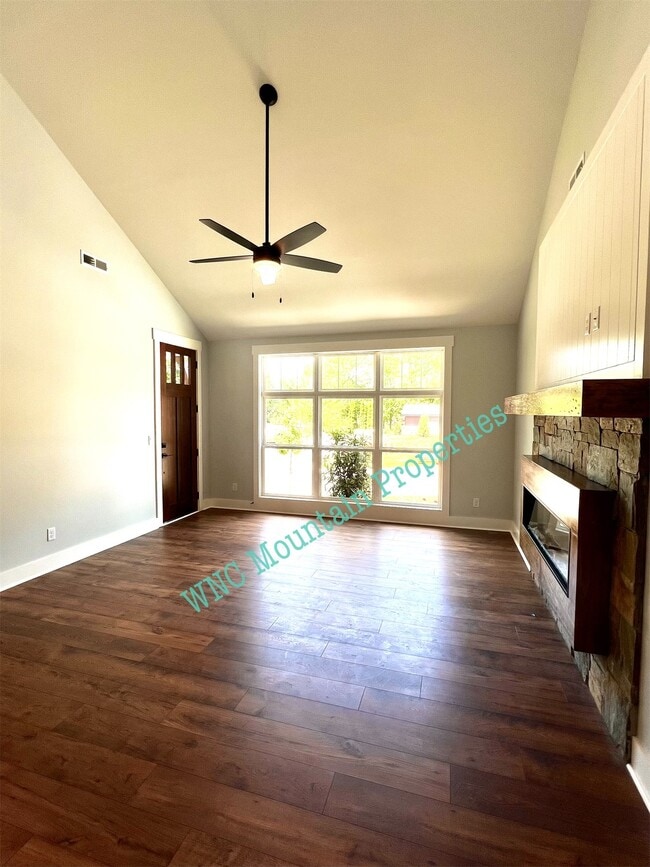 Building Photo - 5 Heartleaf Cir