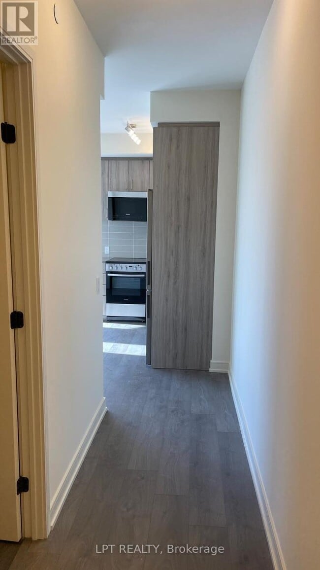 Photo du bâtiment - 8020 Derry Rd