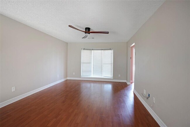 Foto del edificio - 506 Brendon Park Ln
