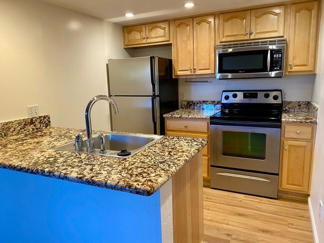 Building Photo - Beautiful Studio Condo for Rent!