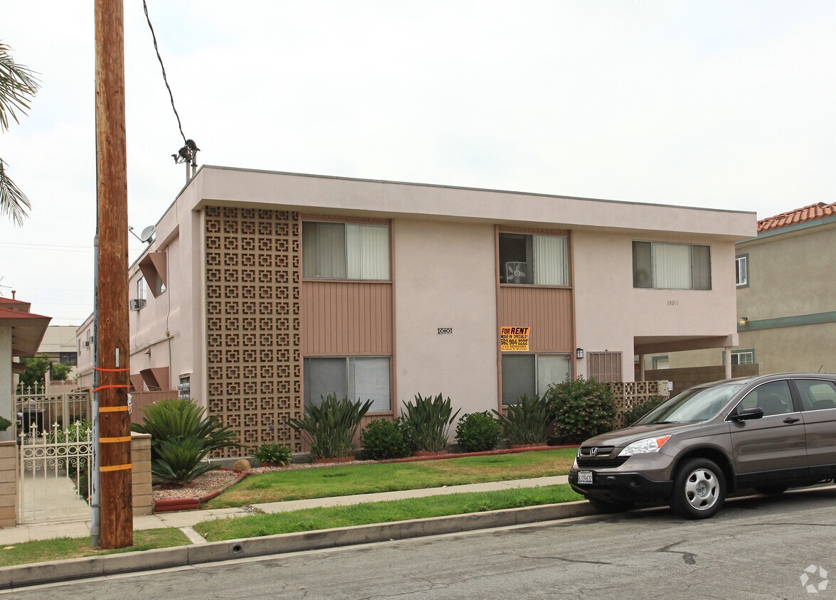 Building Photo - 18031 Arline Ave