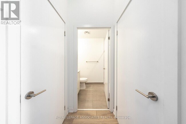 Building Photo - 36 Forest Manor Rd