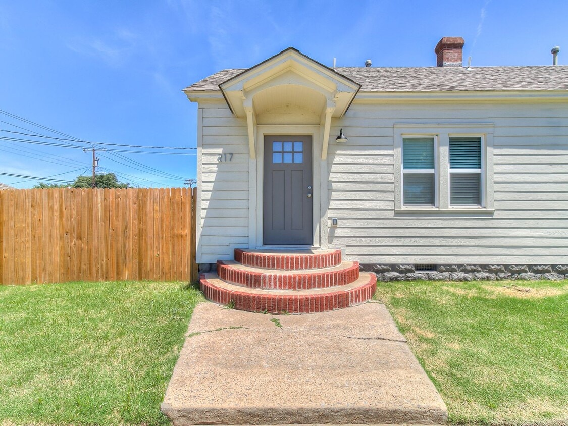 Primary Photo - Beautifully Remodeled 2 bed / 1 bath