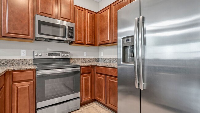 Building Photo - MOVE IN READY! Beautiful two story Townhom...