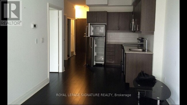 Building Photo - 17-217 Kenaston Gardens