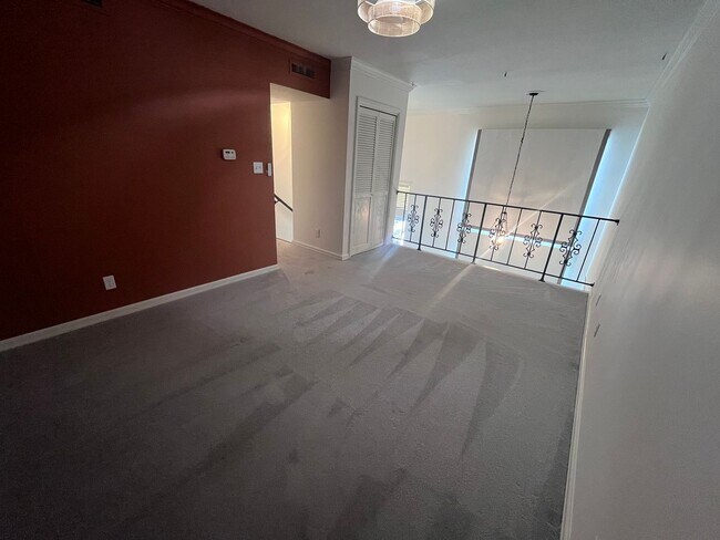 Foto del edificio - 725 N Stackman Dr