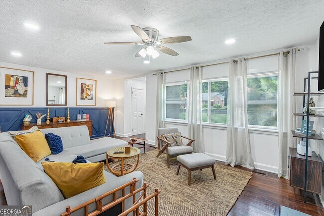 Foto del edificio - 2100 Cascade Rd