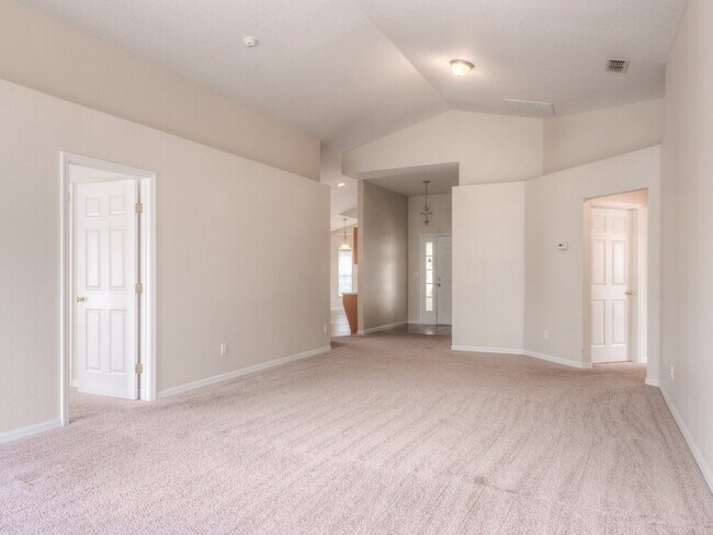 Foto del edificio - 4612 Woodford Dr