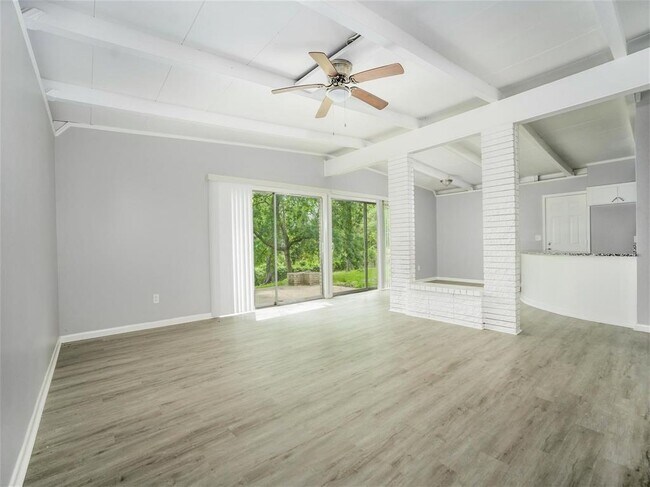 Foto del edificio - 107 Southern Oaks Dr
