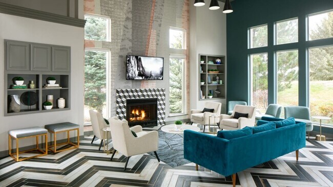 Building Photo - 2555 Raywood View