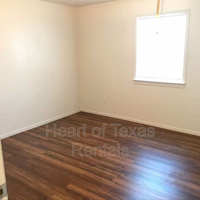 337 W Elm Mott Dr, Elm Mott, TX 76640 Condo for Rent in Elm Mott, TX