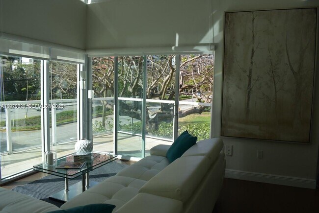 Foto del edificio - 1528 Brickell Ave