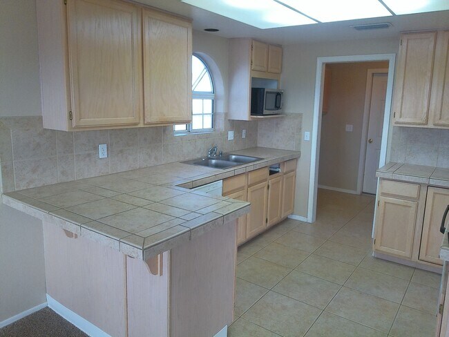 Foto del edificio - Long Term 3 bedroom 2 bath 3 car