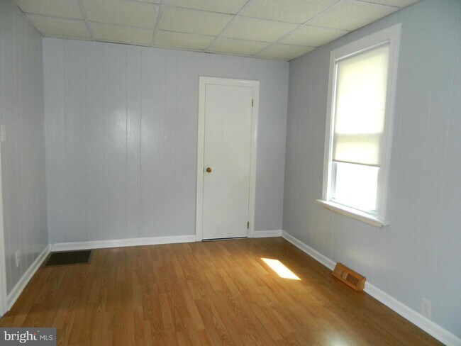 Building Photo - 317 S Lowell Ave