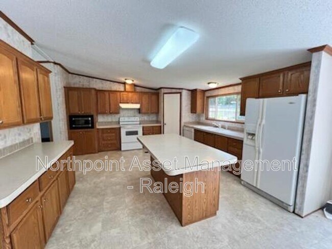 Building Photo - 2028 McBurnie Dr
