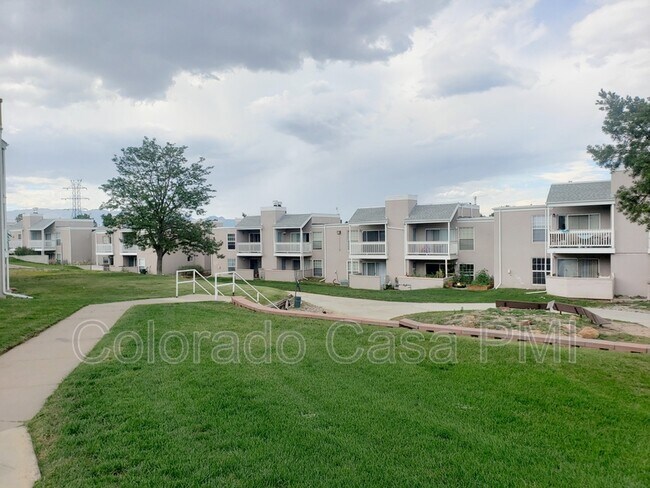 Building Photo - 3460 Parkmoor Village Dr