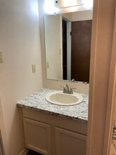 Building Photo - 401 Shadow Oaks Dr