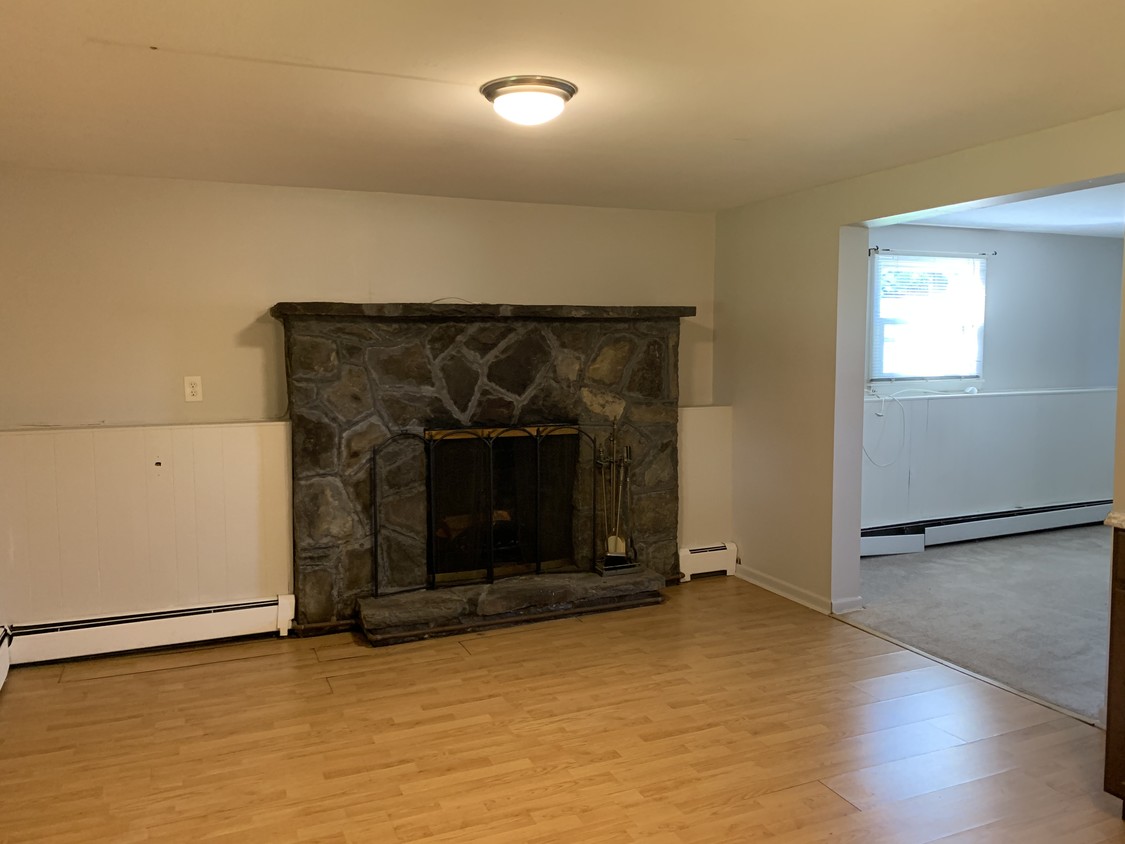 Eating area(fireplace is non working) - 92 Shaker Rd