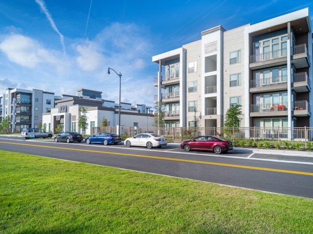 SUR at Southside Quarter Apartments Jacksonville, FL