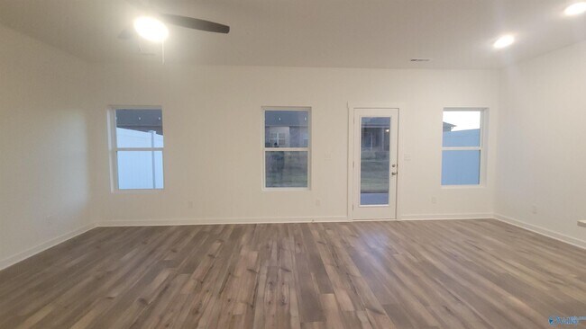 Foto del edificio - 7597 Discovery Pt Dr NW