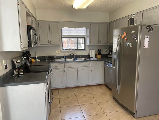 Building Photo - 253 Grand Prix Dr