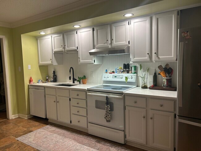 Foto del edificio - 924 Scarlet Oak Ct N