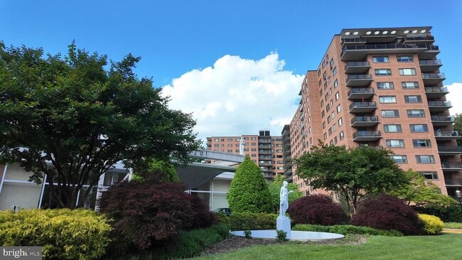 Building Photo - 4201 Cathedral Ave NW