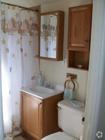 Bathroom - Evergreen Town House Apartments