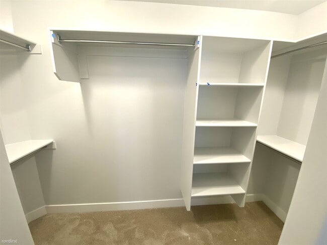 Building Photo - Room for Rent, 2.5 bath Townhome - 16188 S...