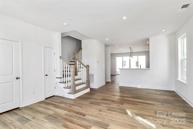 Foto del edificio - 7118 Westrow Ave